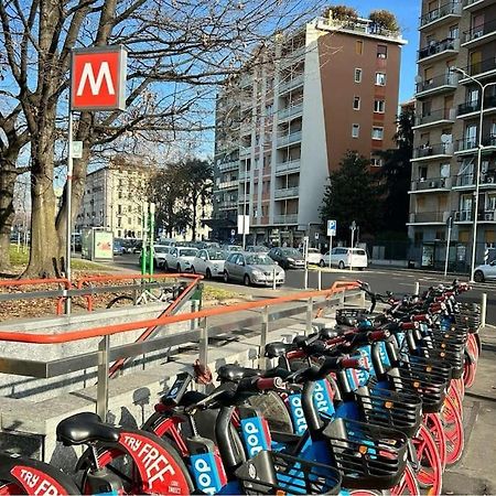 Primaticcio Metro E Aria Condizionata Appartement Milaan Buitenkant foto